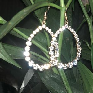 ❤️🆕 NWT Gold toned rhinestone pear shaped earring